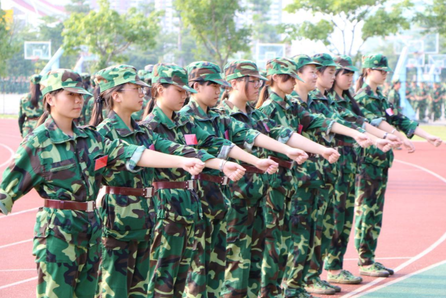 大一新生军训别“耍滑头”，不要聪明反被聪明误，影响毕业就晚了