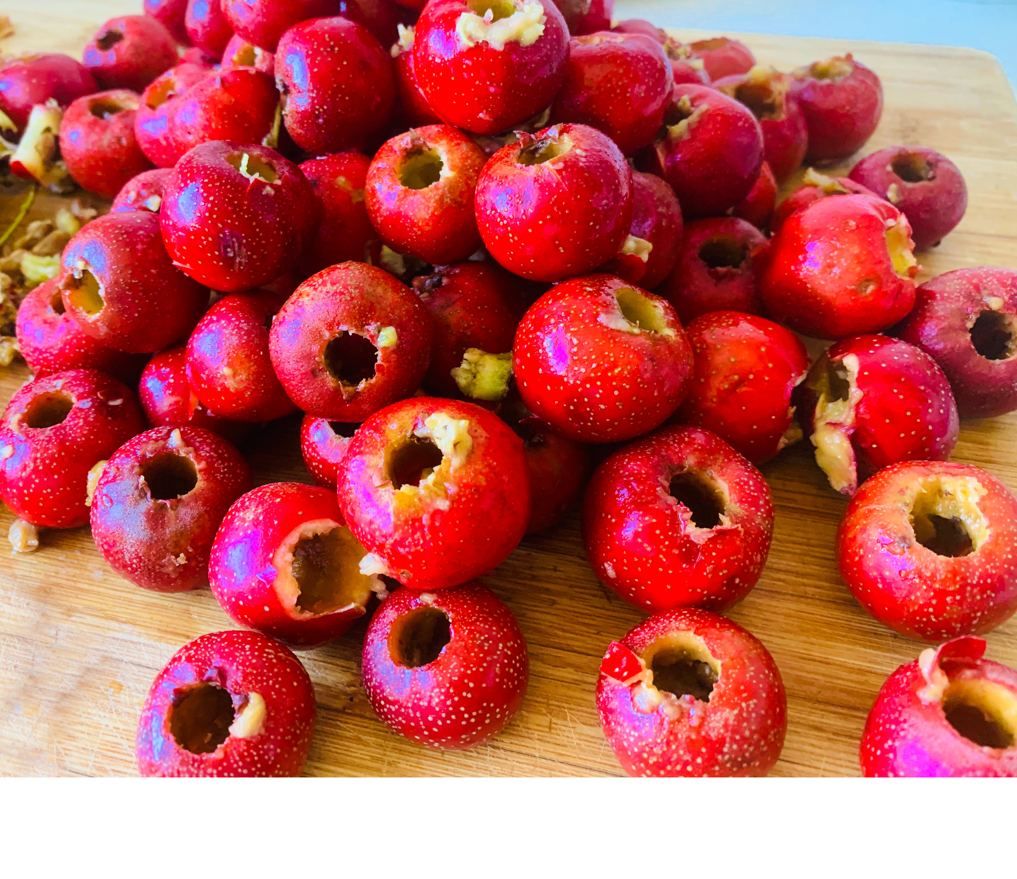 山楂不要晒干了，这样存放，明年也有鲜果吃，随时能做罐头、果酱