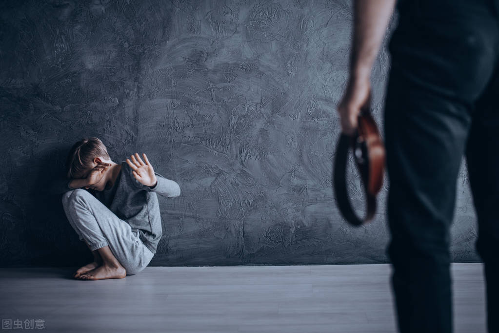 原生家庭为了治愈而发现伤口，不是为了活着而由我找借口，而是做自己的编剧