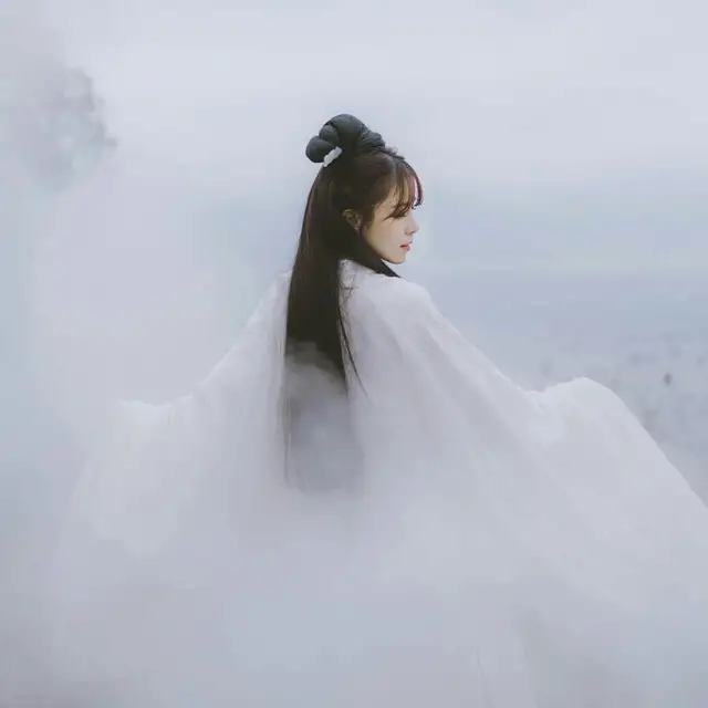 十句至情至性纯美爱情诗句：唯美短语，心动瞬间定格