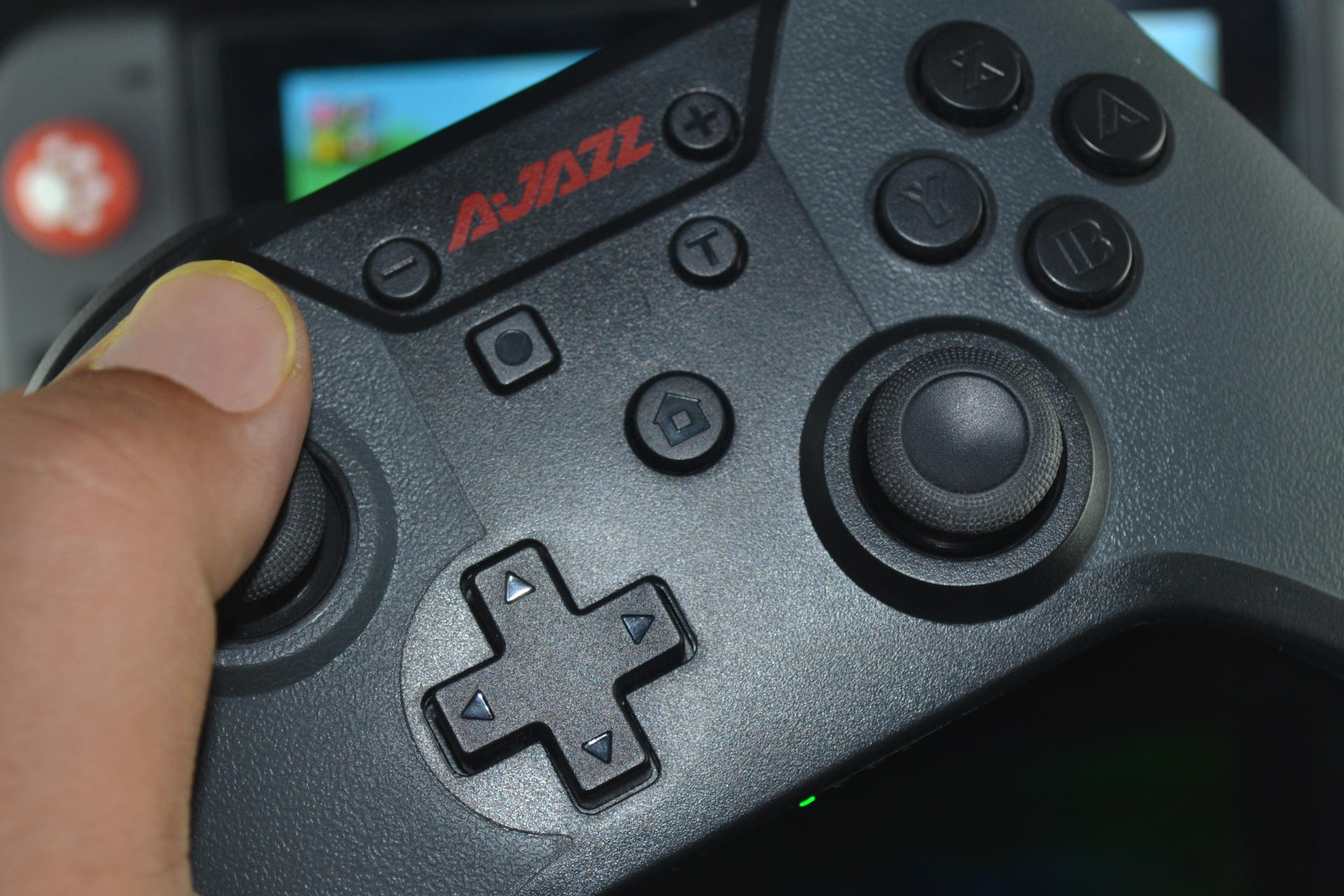 第三方更有料，玩Switch 我选黑爵AG180游戏手柄