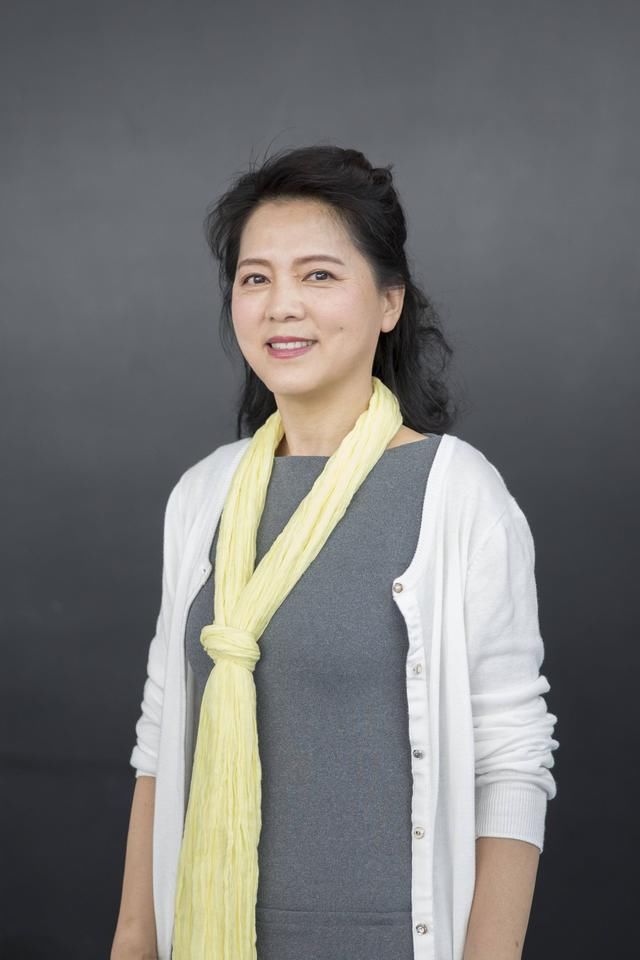 袁玫:饰演女主角"林晶晶",昔日花旦现为制片人