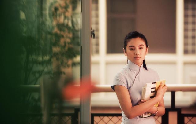 女明星的胸部(盘点娱乐圈的魔鬼身材，天鹅颈气球胸大长腿，黄金腰臀比例颇养眼)