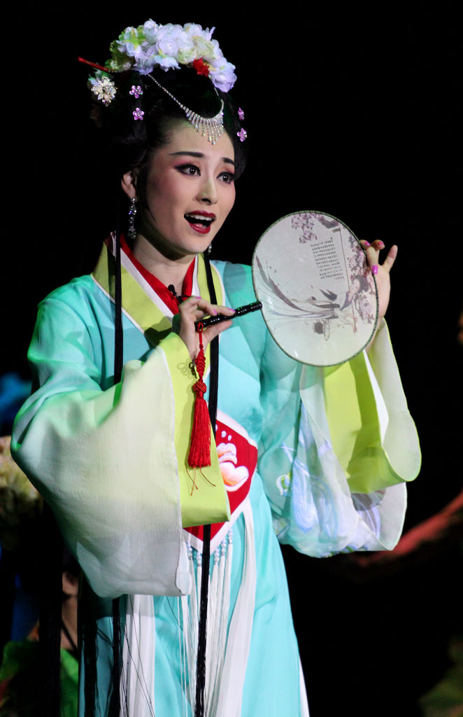七夕之夜话爱情:黄梅戏《牛郎织女》完美诠释"只羡鸳鸯不羡仙"