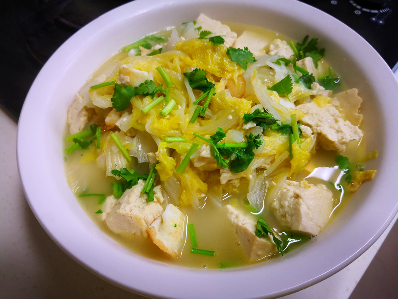 白菜炖豆腐怎么做才好吃？原来诀窍在这里，一次炖一锅，太香了