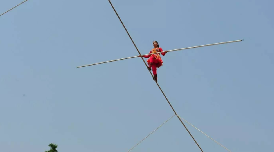 什么是转动惯量，怎样计算一根细杆的转动惯量呢？