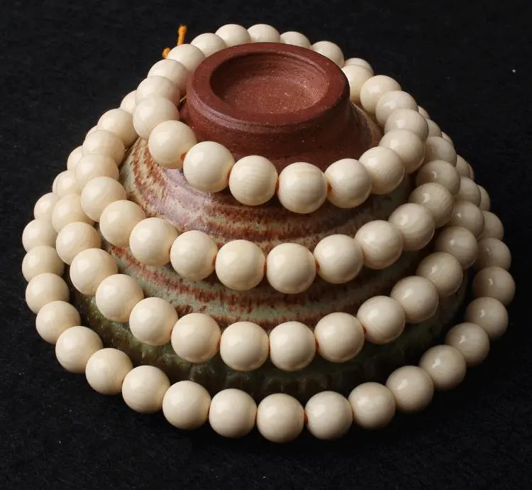 象牙果都是有纹路的,是那种流水纹,类似人的指纹.