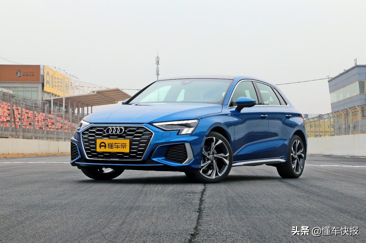 奥迪A3：运动与实用完美融合的时尚轿车