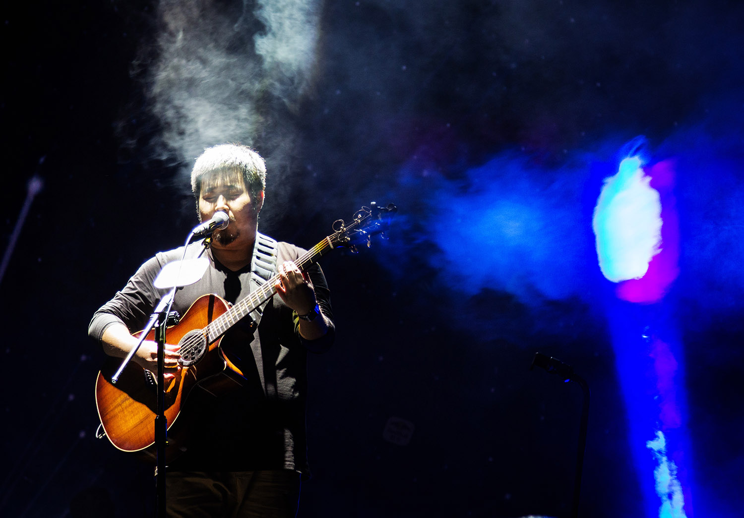 网友劝宋冬野去工厂拧螺丝劣质艺人