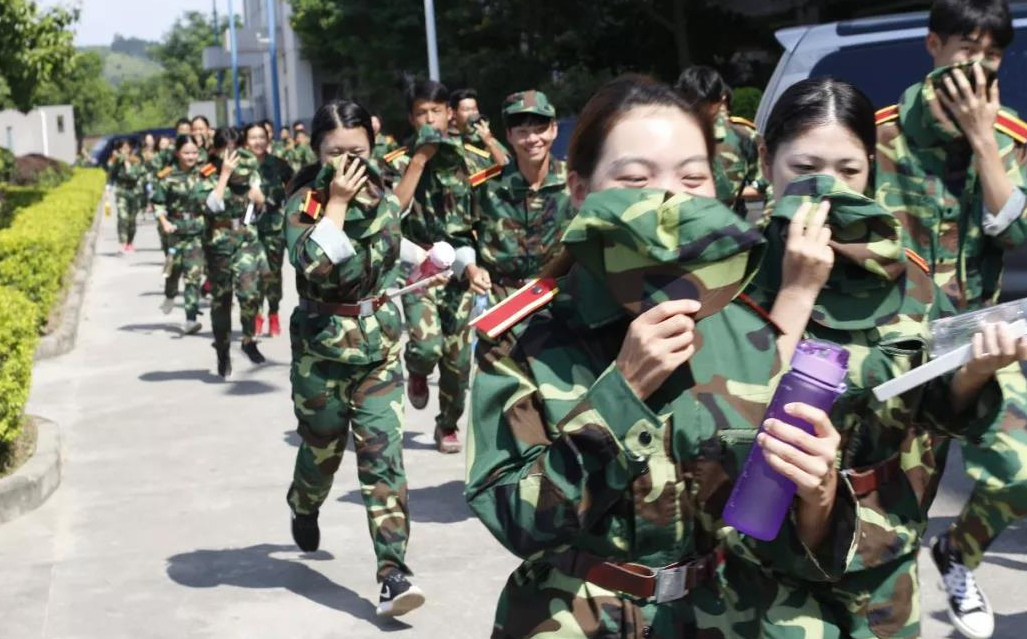 本是为了磨炼学生意志的军训，如今却“变了味”，军训的意义何在