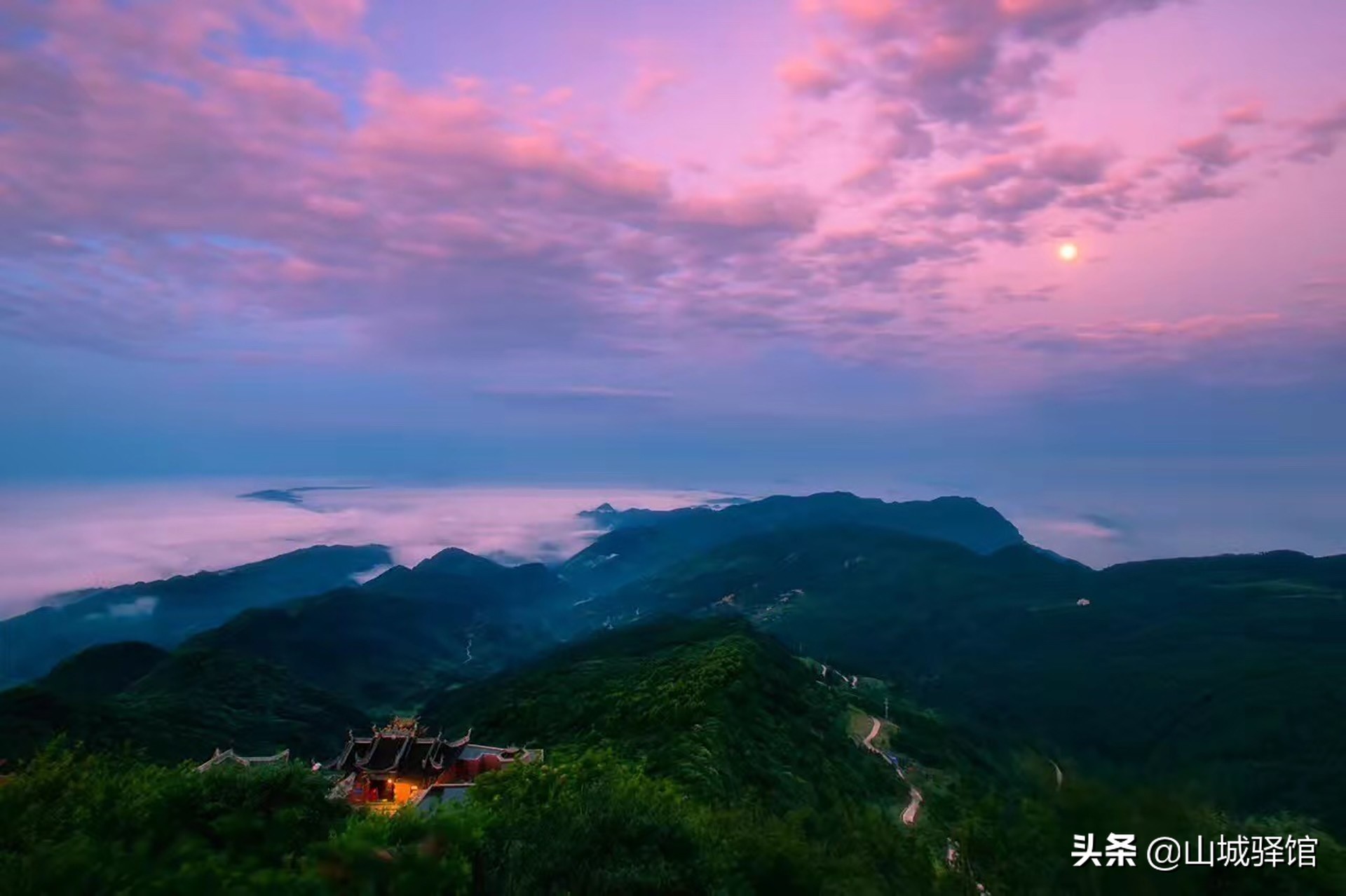 一山跨川渝，一脚踏四地，全国八大佛教圣地之一，露营看星空一绝