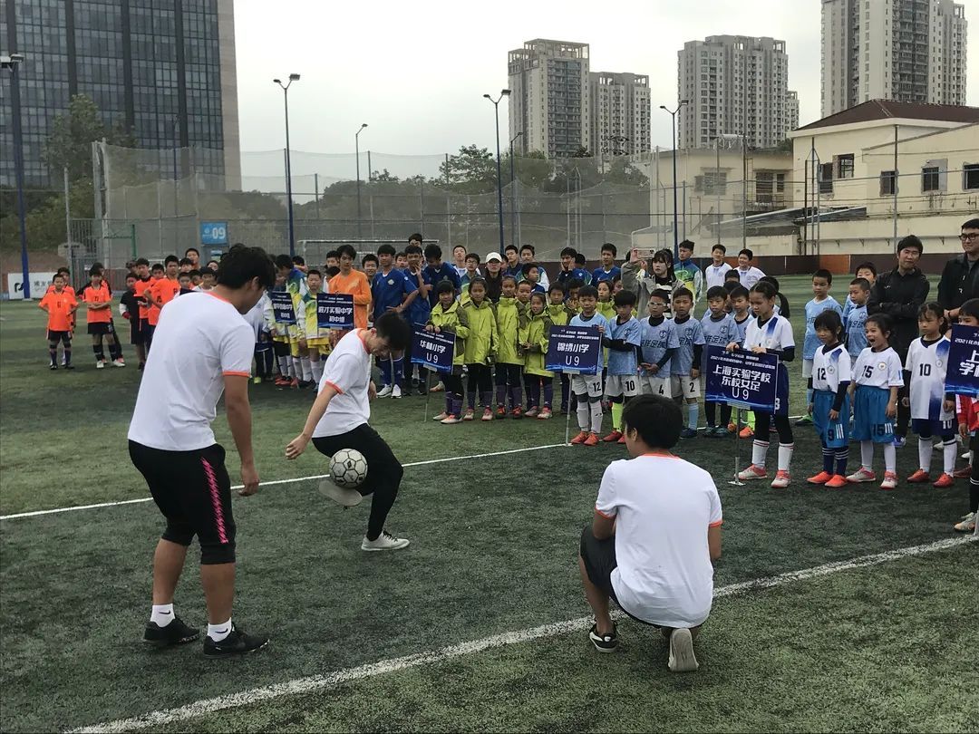 小学生足球一场时间多久(16支队伍，总计22场比赛！首届中小学生校园足球联赛火热开赛)