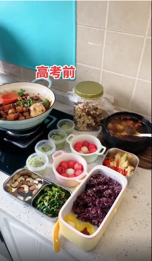 “高考前”与“高考后”对比图，伙食差别太大，网友：亲妈与后妈