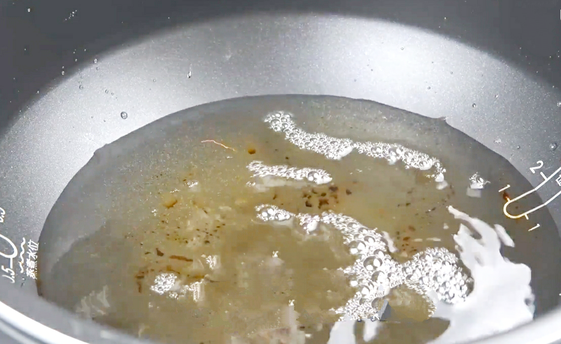 电饭锅烤红薯的做法（不用加水的烤红薯超简单做法）