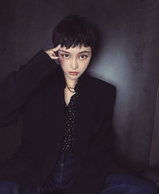 周扬青霸气短发造型流出?一改之前的唯美风,酷炫霸气登场