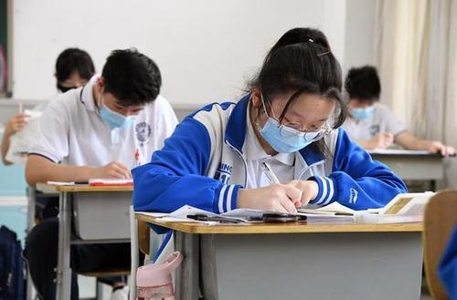 2021全国高中排行：衡中无缘前十，网友：不在一条起跑线上