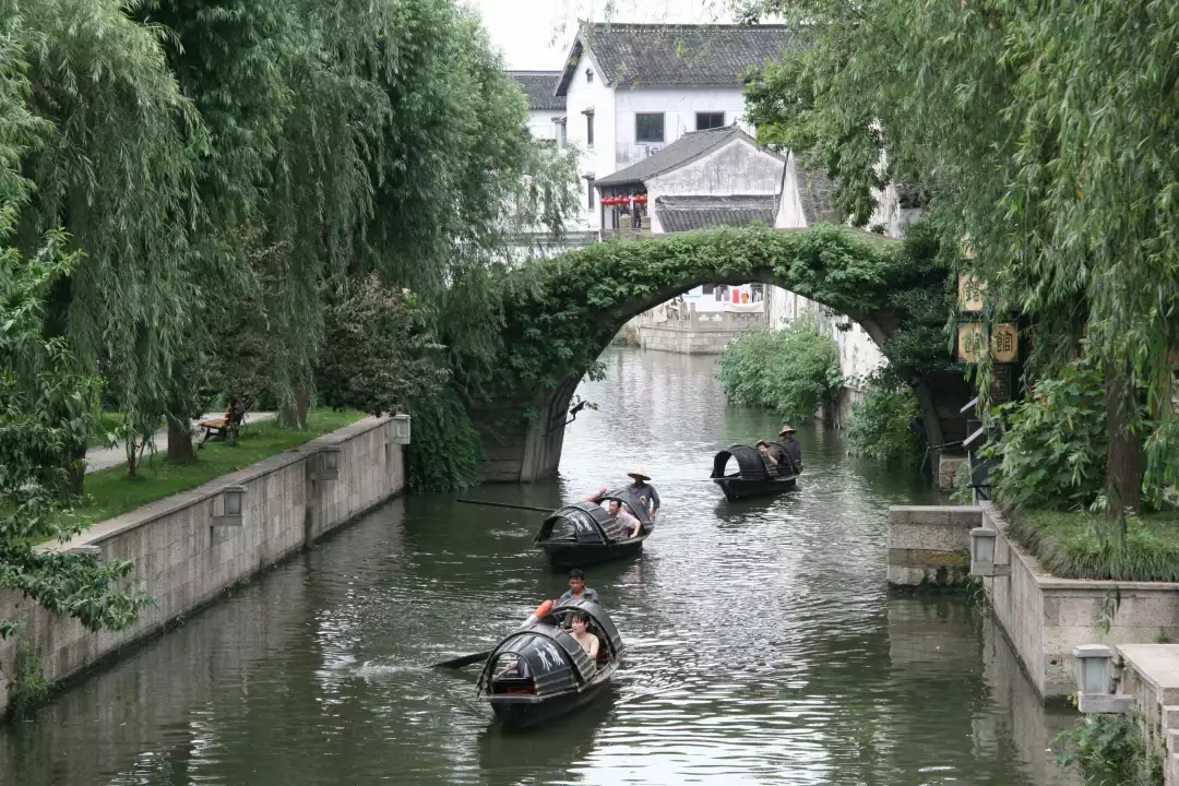 乌篷船，一袭烟雨枕江南