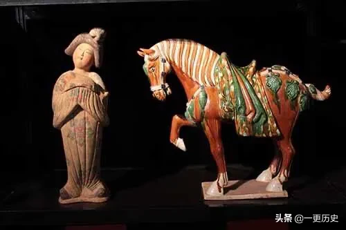 中国陶器的鼎盛，细说唐三彩的文化价值