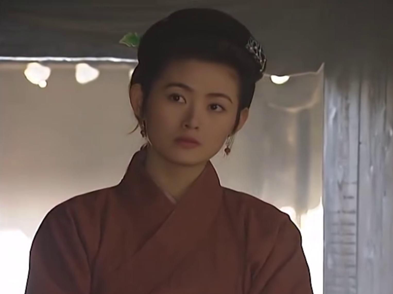 32年前，王祖贤大尺度出演潘金莲，曾志伟的武大郎更是形象贴切