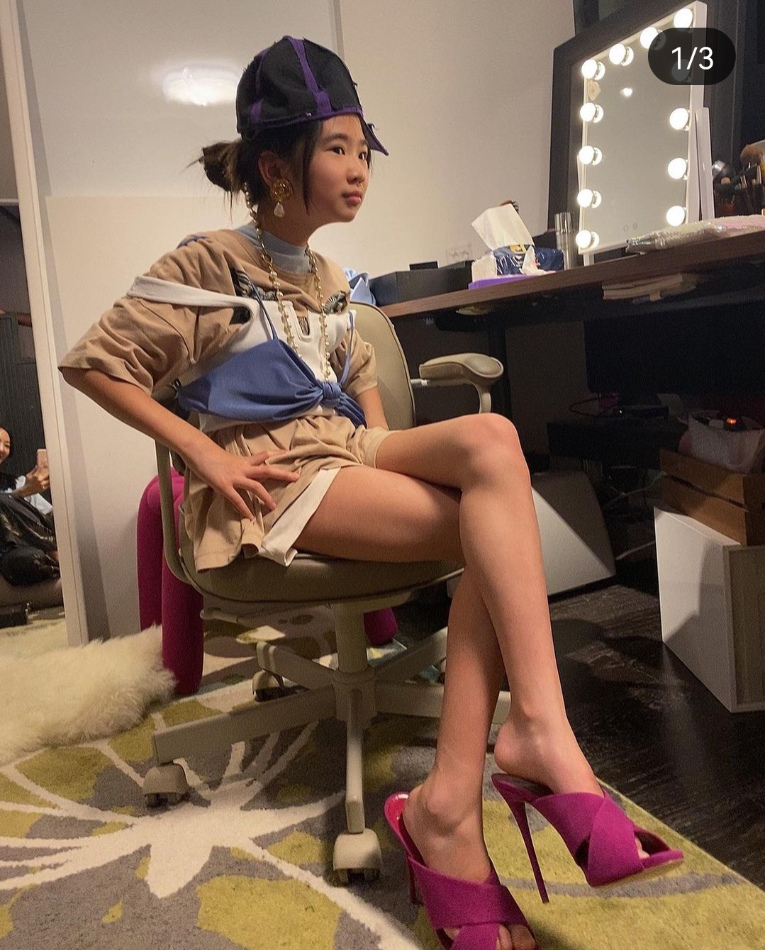 曹格妻子分享女儿照片，Grace穿高跟鞋长大了，腿长脚长五官出挑