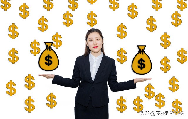 一对小夫妻在小区门口卖菜年赚100多万