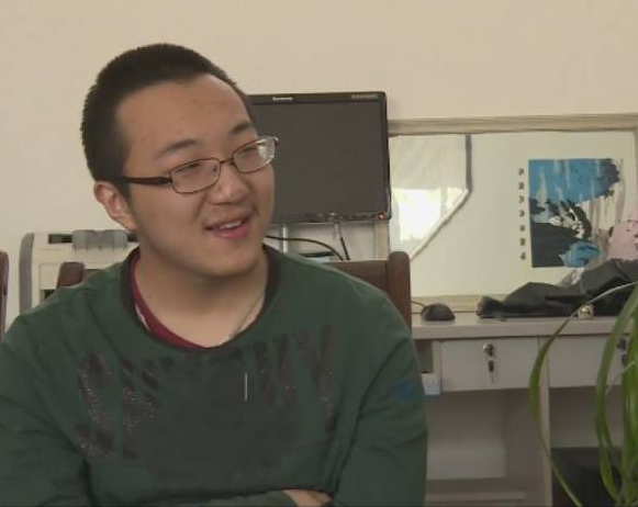 甘肃小伙高考648分，带母亲上清华4年，最后实现人生理想