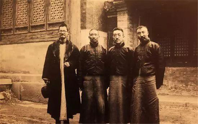 北大校长：有三段婚姻，婚后却靠朋友家蹭饭度日，77岁上法庭离婚