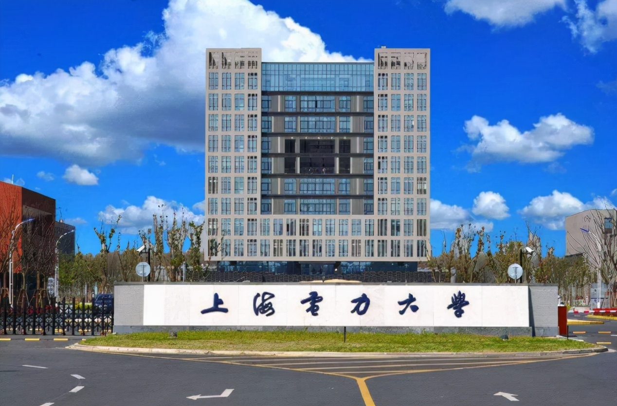 录取分数不高的3所大学，发展前景很好，毕业后有机会拿到铁饭碗