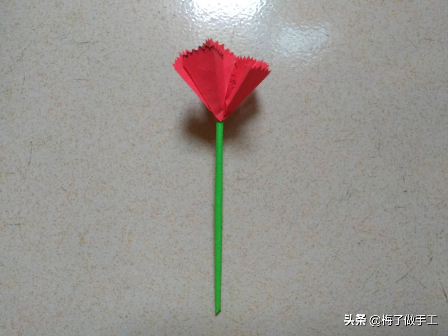 儿童手工折纸,母亲节康乃馨怎么折简单又好看?送给妈妈的礼物