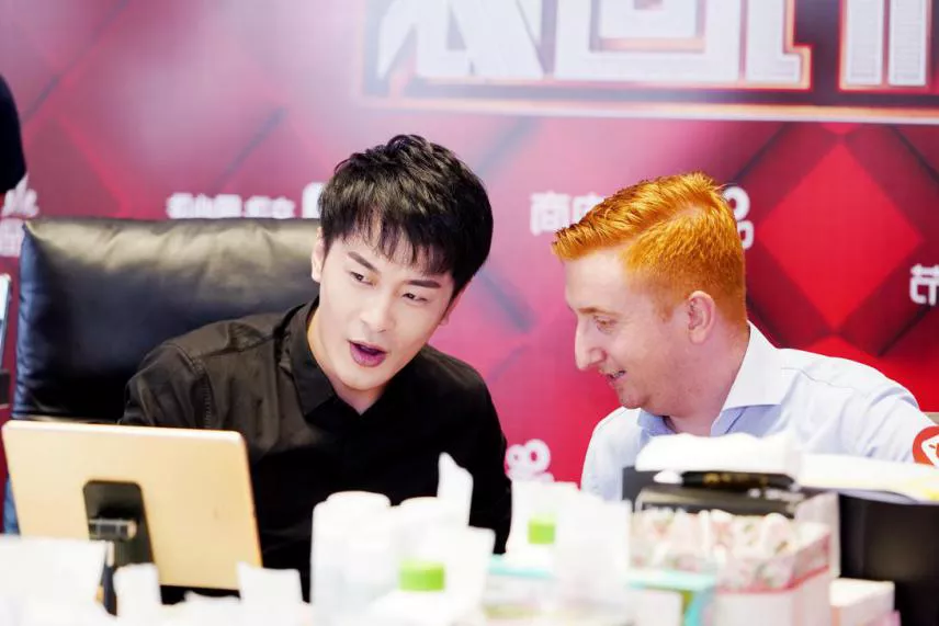 辛巴超10亿首秀背后，家族、微商、供应链野心