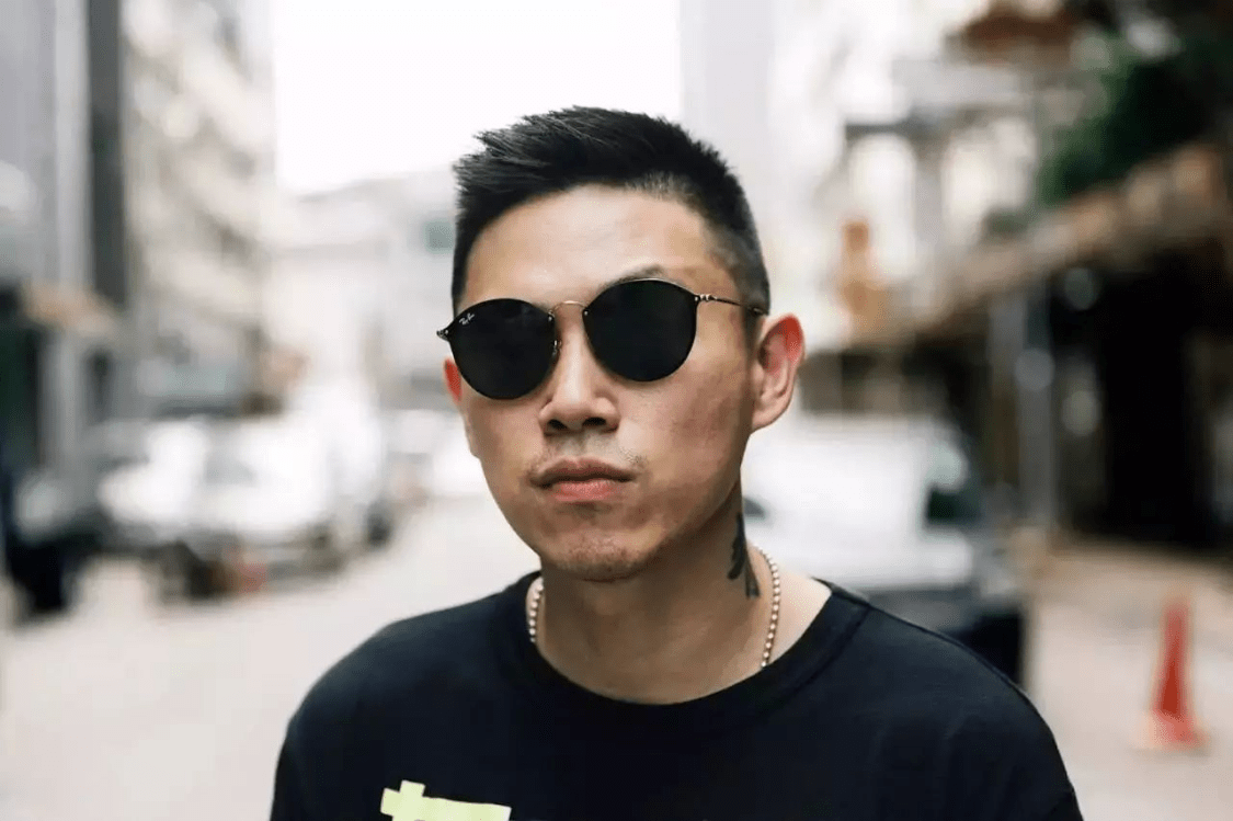 当一个人戾气越来越重,说话也会越来越口无遮拦,最终与人发生冲突.