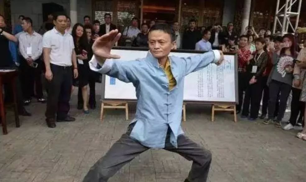 马云的不平凡往事，和他正经历的至暗时刻