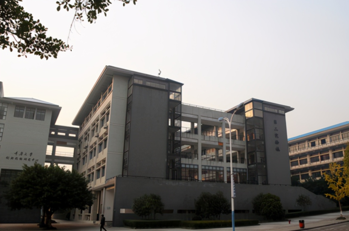 我国这所大学合并后很成功，如今成了985名校，很多人却不看好