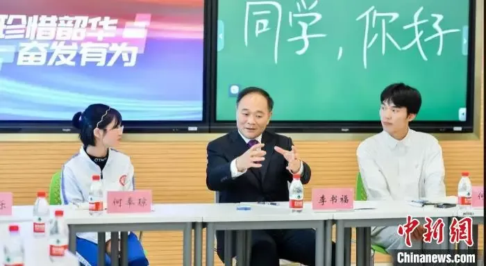 李书福：现在毕业证书没有用，大学毕业生太多了