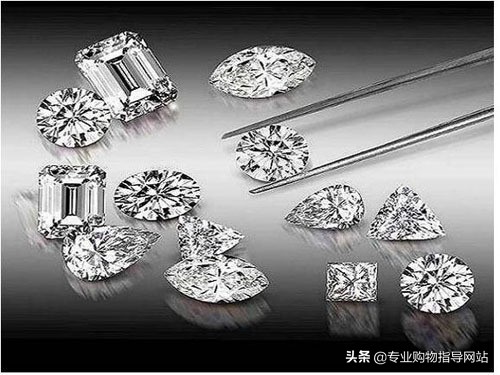 情侣之间送什么戒指好（情人节送戒指代表什么）