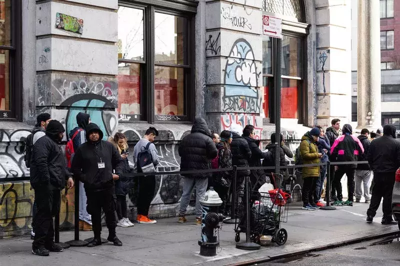 今年买 Supreme 还是 Palace ? 这是个难题