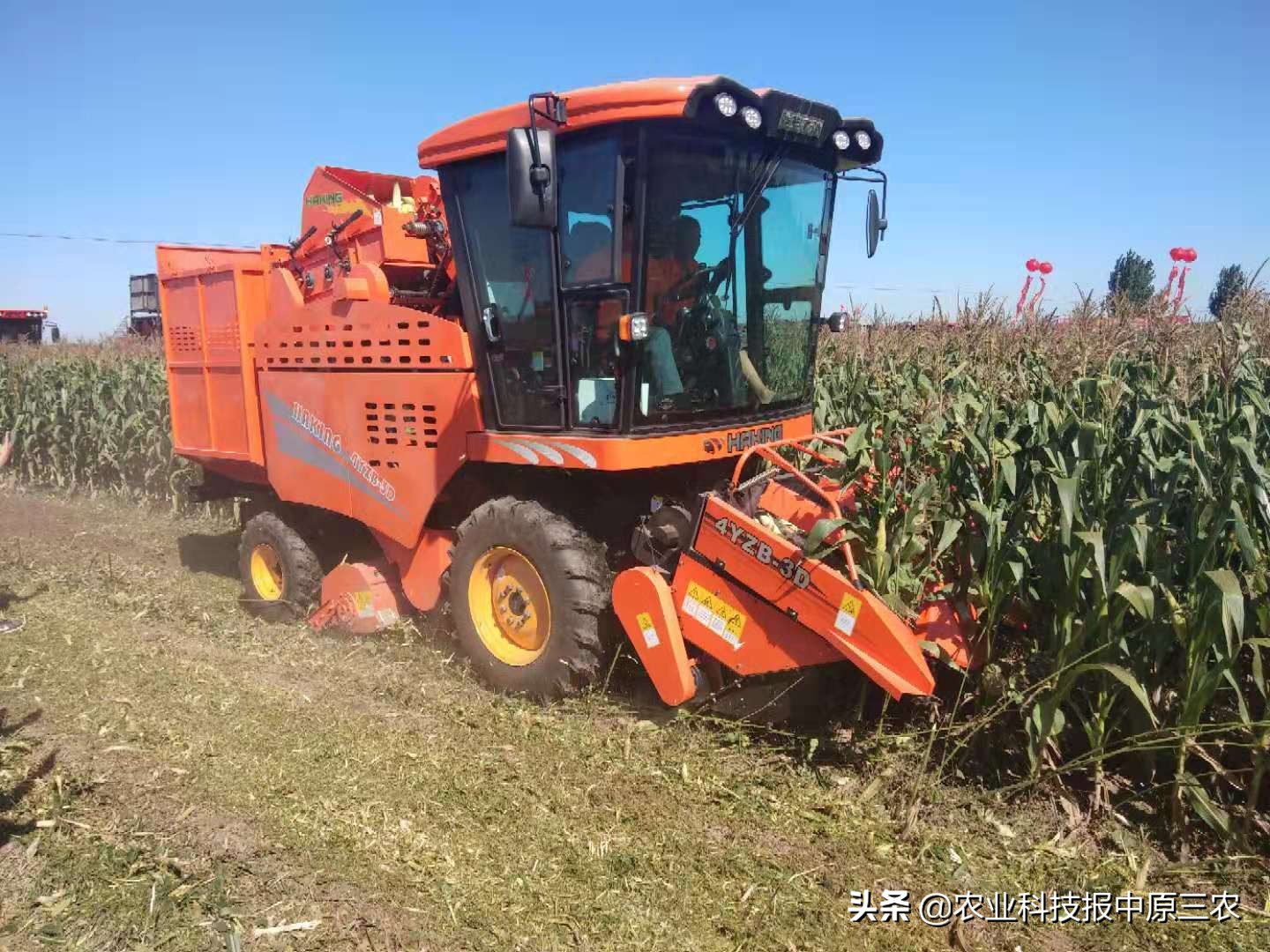 規(guī)模盛大！第二屆華北農(nóng)機(jī)地頭展在中國龐口成功舉行