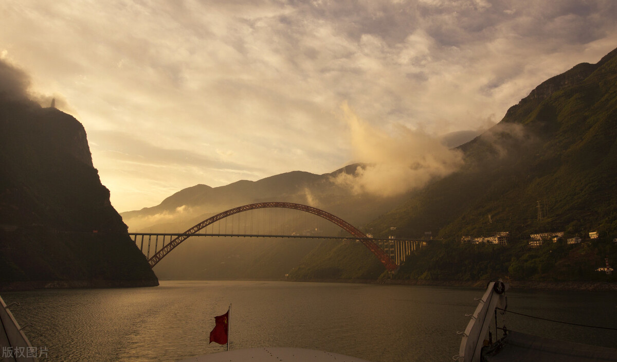 长江三峡的旅游景点有哪些？好玩么？怎么玩？