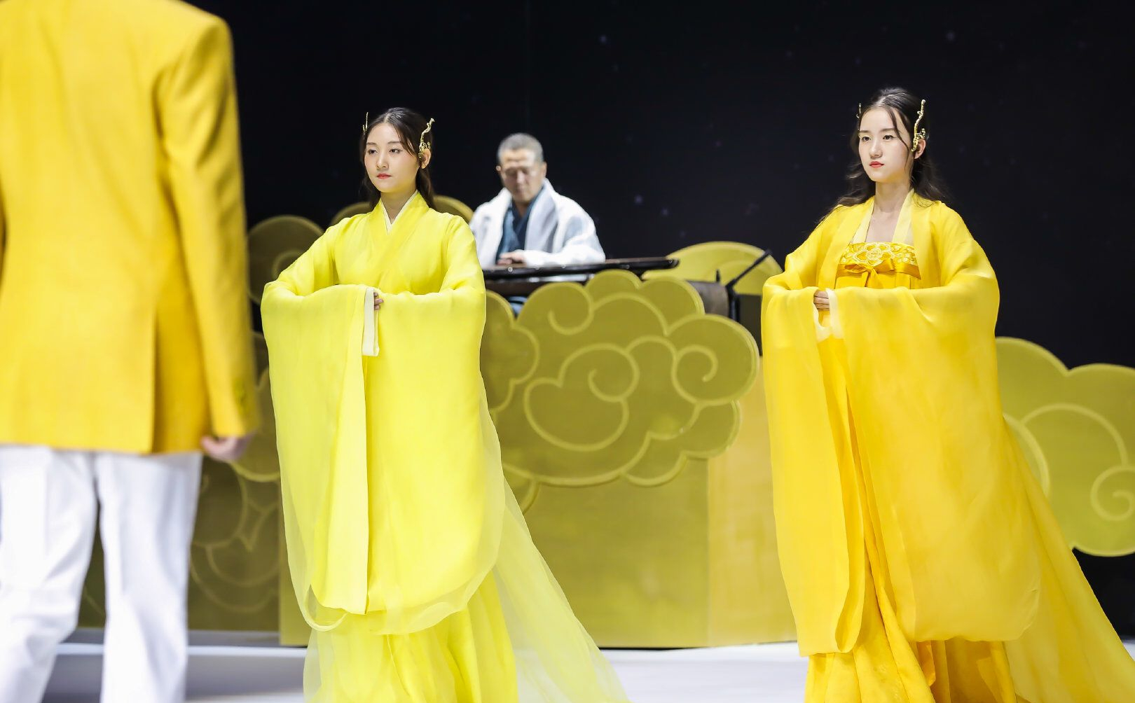 中国汉服走上国际时装周，想做汉服代理还不来看看