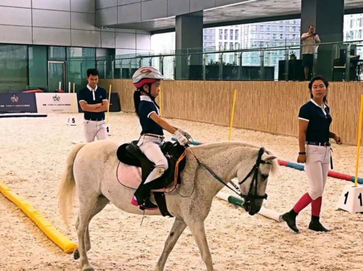 别和学游泳钢琴的做朋友，培训班异样的“鄙视链”，让人匪夷所思