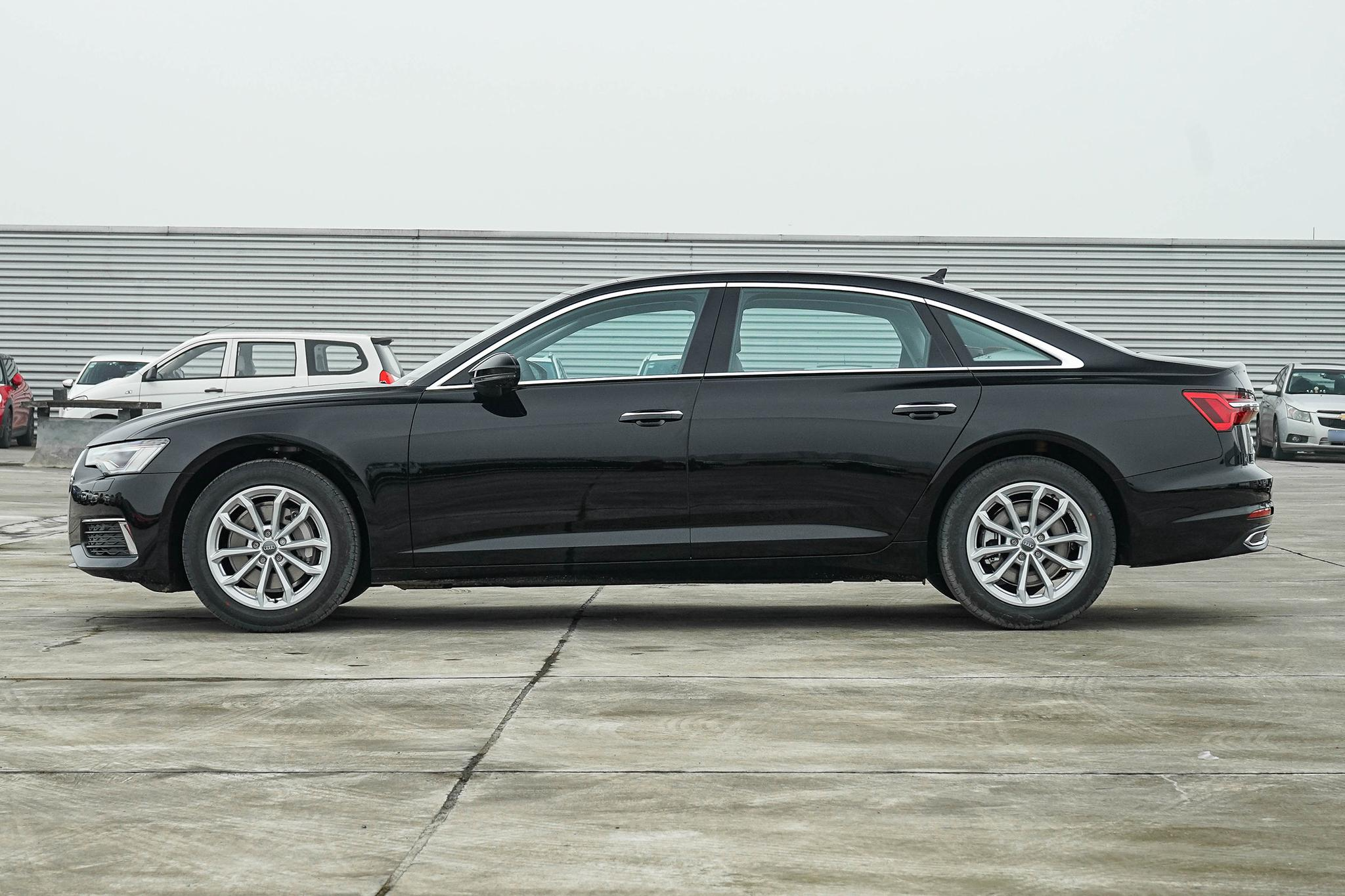 3.0T的V6发动机加四驱的奥迪A6L，南京4S店降价10万，能买吗？