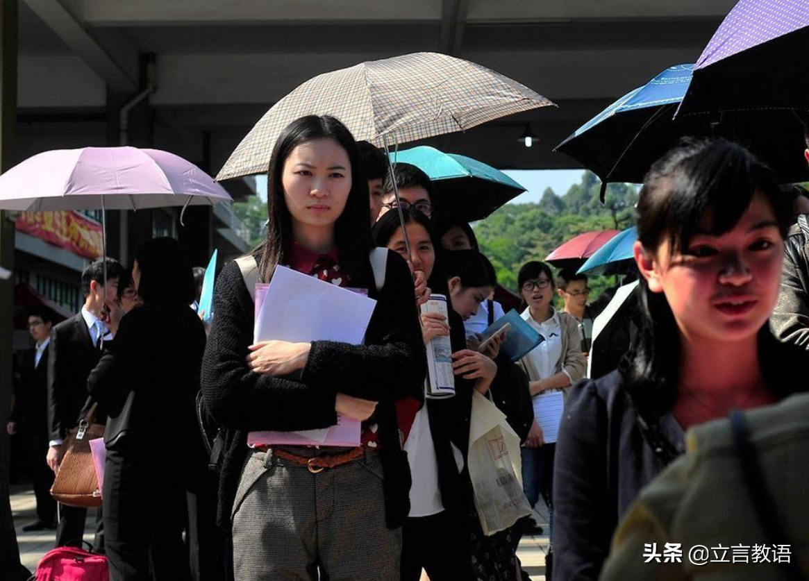 大学毕业五年，才看清私企和“铁饭碗”的区别，选择要慎重