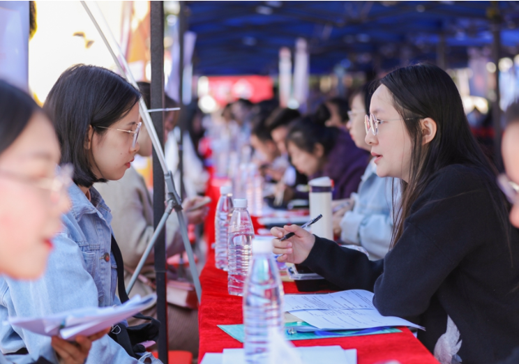 专科生容易转行的专业，家长眼中很高端，实则就业难度比较大