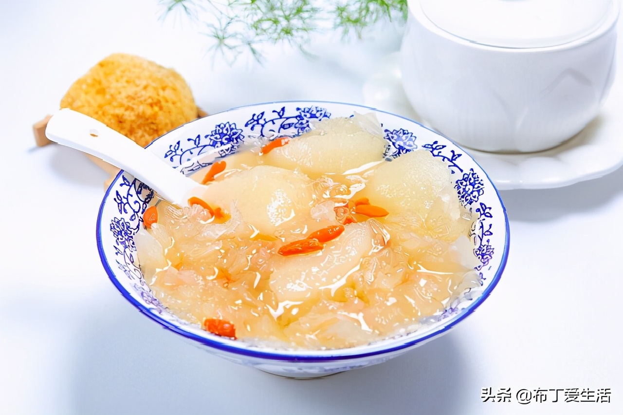 秋冬吃荸荠好处多，巧加4种食材煮一锅，绵稠香甜好喝，补水去燥