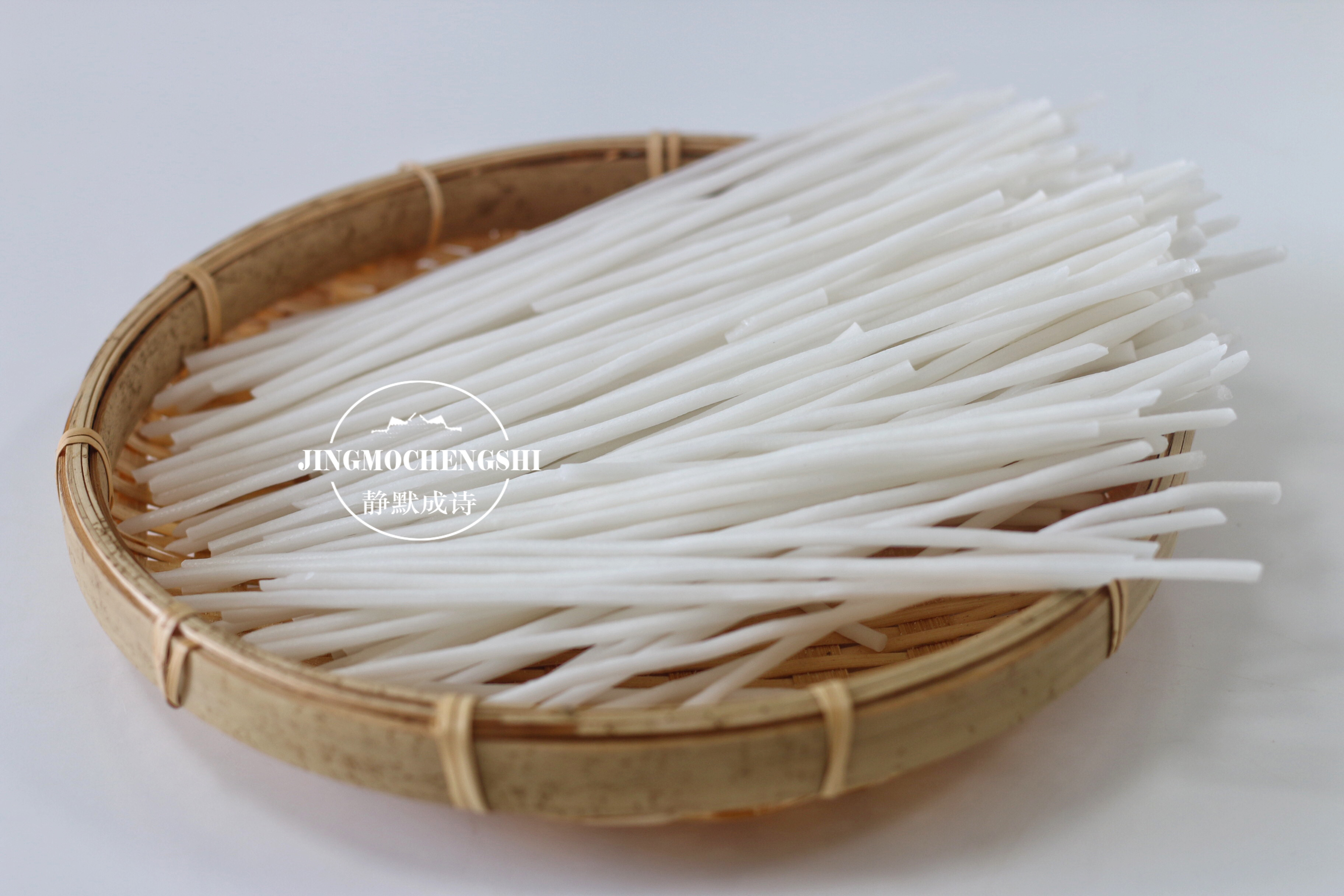 蒜黄这个做法真香，我家冬天餐桌上出现频率最高，比白菜还受欢迎