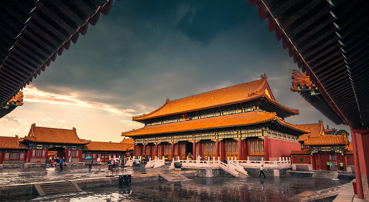 故宫墙上出现魅影,成排宫女闪电后再现,真相至今成谜