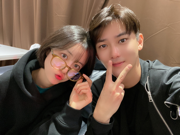 李溪芮和熊梓淇生日比心送祝福,女方被爆是双性恋?