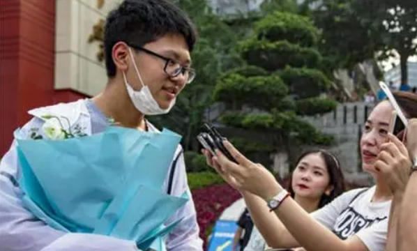 ​2021高考难度系数有多高？听听考生们的回答，叫人心疼不已