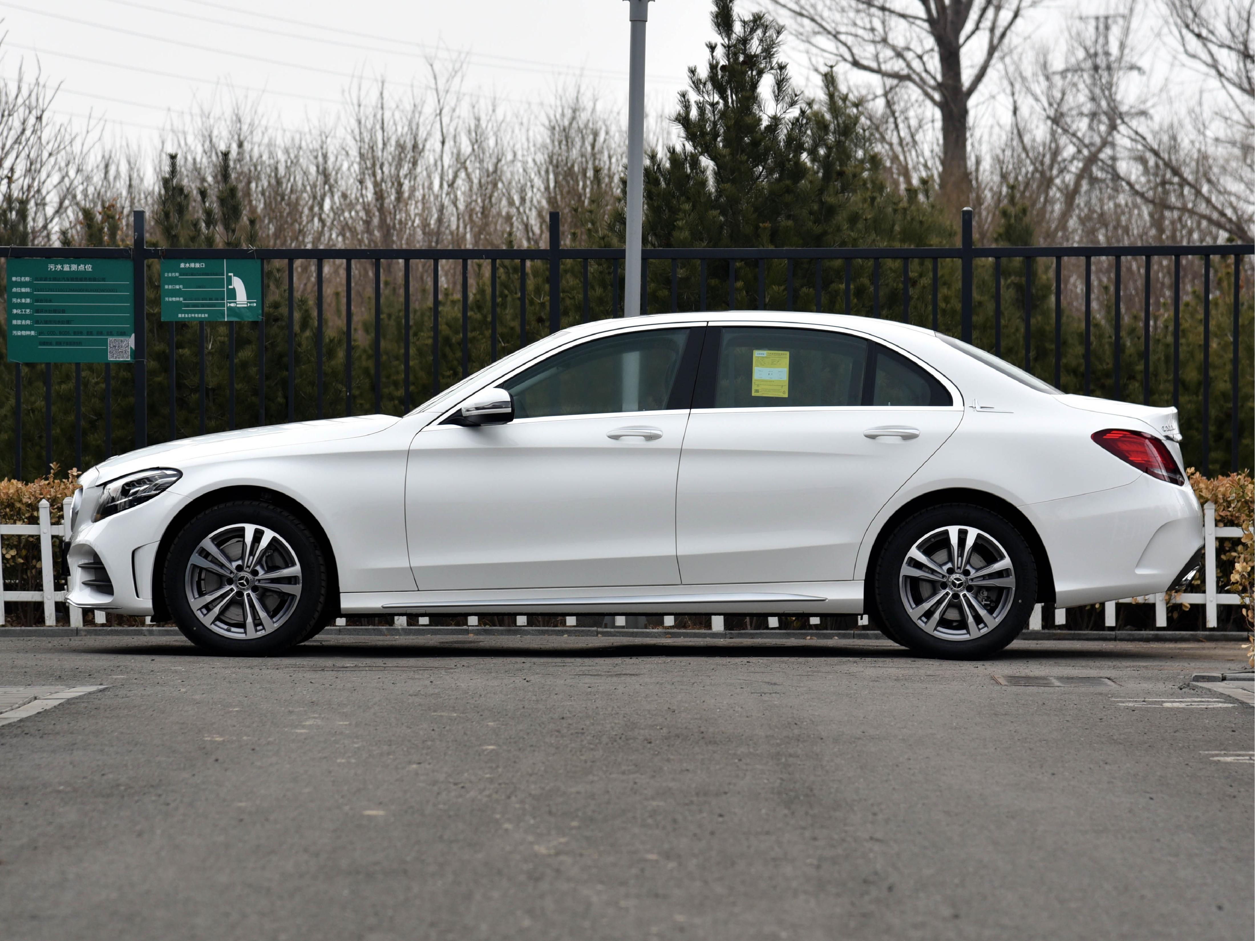 3l油耗高配豪华三厢轿车,带你看奔驰c级