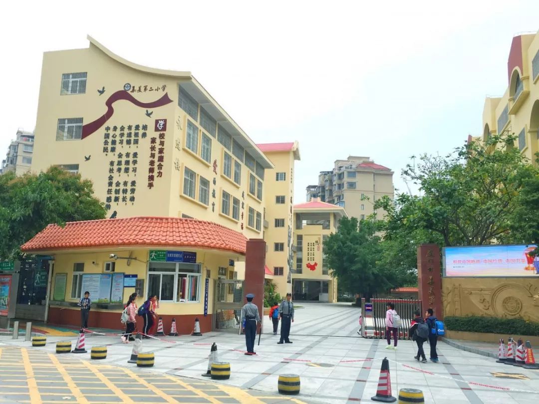 老破小一平10万+！我们走遍厦门18所名校，为你曝光最贵学区房！